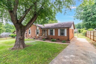3 Lord Foxley Ct in Greensboro, NC - Building Photo - Building Photo