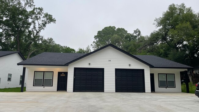 318 W California St in Nacogdoches, TX - Building Photo - Building Photo