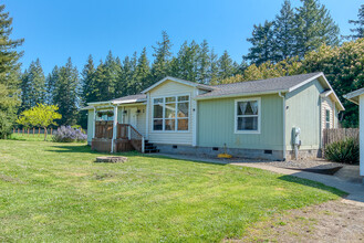 Redwood Gardens in Coquille, OR - Foto de edificio - Building Photo