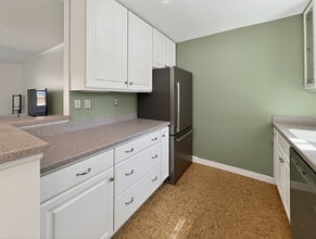 1706 W Abingdon Dr, Unit 202 in Alexandria, VA - Building Photo - Building Photo