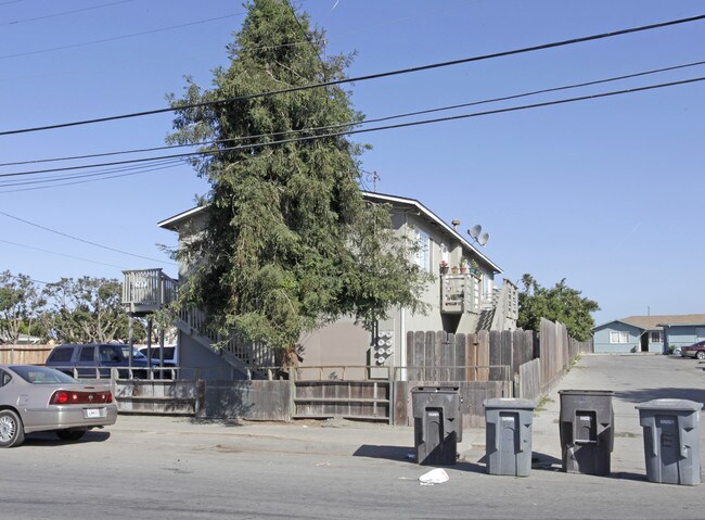 765-767 Elkington Ave in Salinas, CA - Foto de edificio - Building Photo