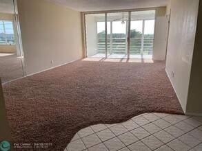 605 Oaks Dr in Pompano Beach, FL - Foto de edificio - Building Photo