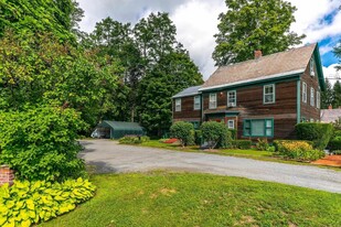 63 Main St in Putney, VT - Foto de edificio - Building Photo