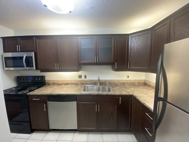 245 Kingsmere Blvd in Saskatoon, SK - Building Photo - Building Photo