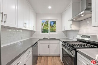 1248 N Crescent Heights Blvd in West Hollywood, CA - Building Photo - Building Photo