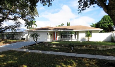 2359 Gabriel Ln in West Palm Beach, FL - Building Photo - Building Photo