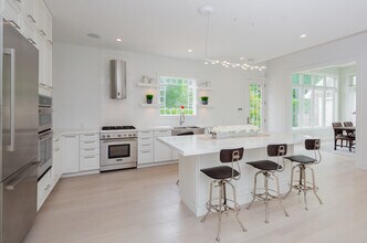 74 Post Ln in Southampton, NY - Building Photo - Building Photo