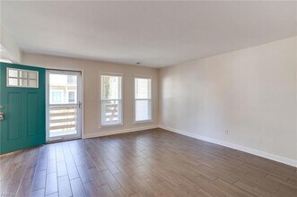 3746 Pendleton Ave in Virginia Beach, VA - Foto de edificio - Building Photo