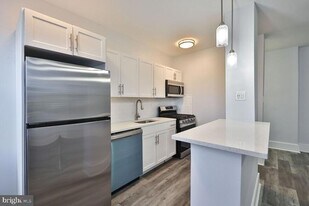 4247 Locust St, Unit 0B-202 in Philadelphia, PA - Building Photo
