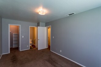 Summerstone Duplexes in Tulsa, OK - Building Photo - Interior Photo