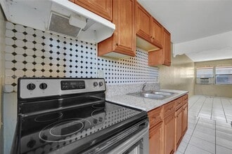 5797 Flagler St-Unit -2 in Hollywood, FL - Building Photo - Building Photo
