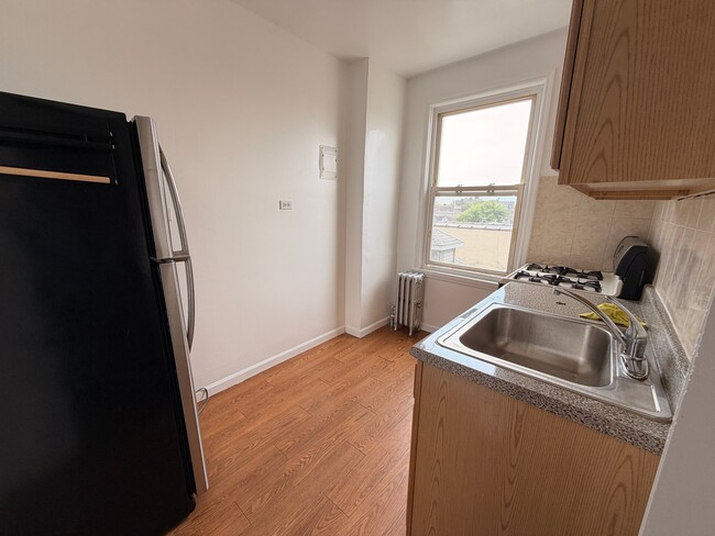 1959 Hobart Ave, Unit 5 in Bronx, NY - Foto de edificio - Building Photo