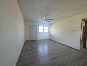 1013 W 14th St in Junction City, KS - Building Photo - Building Photo