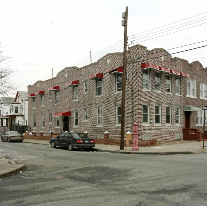 39 Doscher St in Brooklyn, NY - Foto de edificio