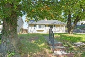67 Woodland Ave in Fords, NJ - Building Photo - Building Photo