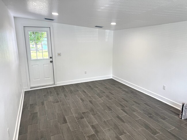 7609 Reindeer Rd in Tampa, FL - Foto de edificio - Building Photo
