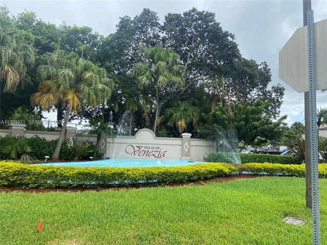 9849 Nob Hill Ln in Sunrise, FL - Building Photo - Building Photo