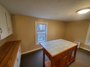 215 Madison St, Unit Unit B in Fitchburg, MA - Building Photo - Building Photo