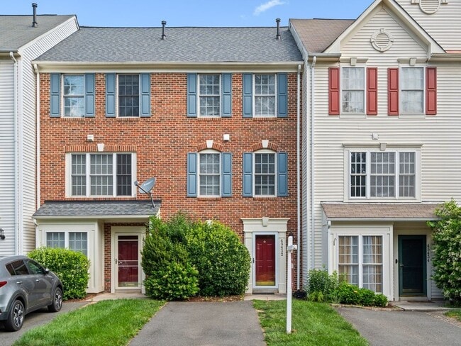 property at 45432 Oak Trail Square