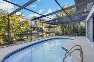 1282 Belaire Ct in Naples, FL - Building Photo