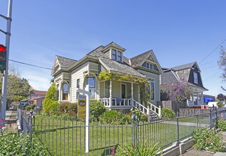 906 Monroe St in Santa Clara, CA - Foto de edificio - Building Photo