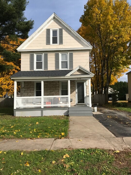 216 Richardson Ave in Utica, NY - Building Photo