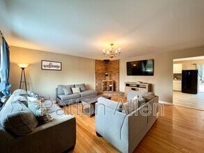 63 Ben Lippen Rd in Asheville, NC - Building Photo - Building Photo