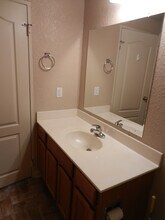 500 Grandview Ct, Unit 517 in Iowa City, IA - Building Photo - Building Photo