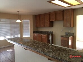 10119 Cobblestone Ave in Bakersfield, CA - Building Photo - Building Photo