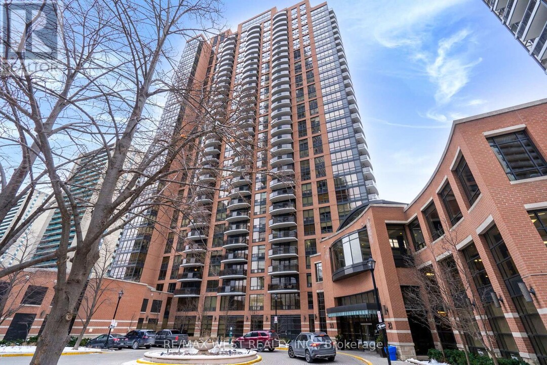 33-3033 Sheppard Ave E in Toronto, ON - Building Photo