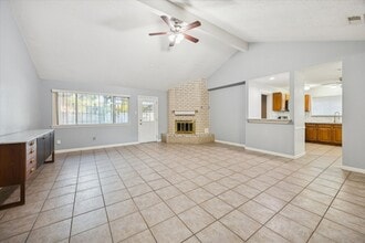 3615 Kingston Vale Dr in Houston, TX - Foto de edificio - Building Photo