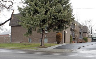 Parkway Apartments in South Salt Lake, UT - Building Photo