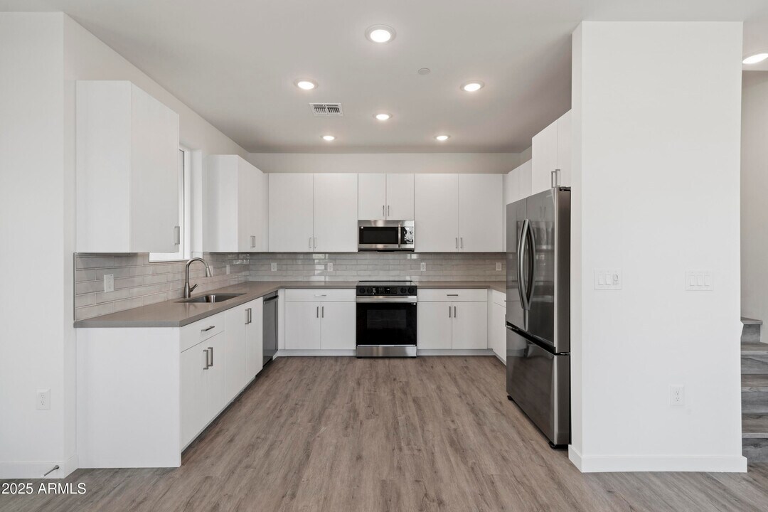 2117 E Voltaire Ave in Phoenix, AZ - Building Photo