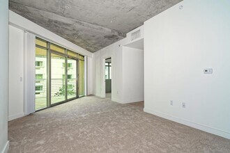 801 Ash St, Unit 204 in San Diego, CA - Building Photo - Building Photo