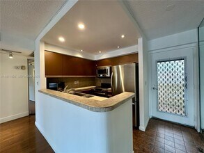 3545 NE 167th St in Miami, FL - Building Photo - Building Photo