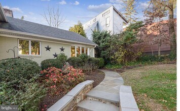 2300 King Pl NW in Washington, DC - Building Photo - Building Photo