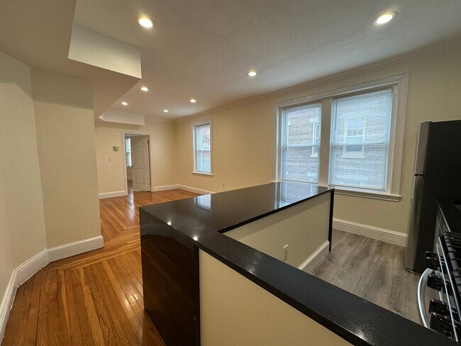 55 Thatcher St, Unit 2 in Brookline, MA - Building Photo - Building Photo