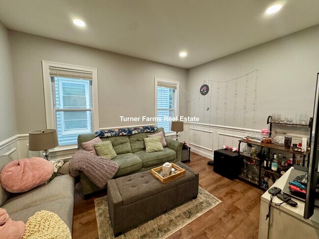28 Crescent St, Unit 1