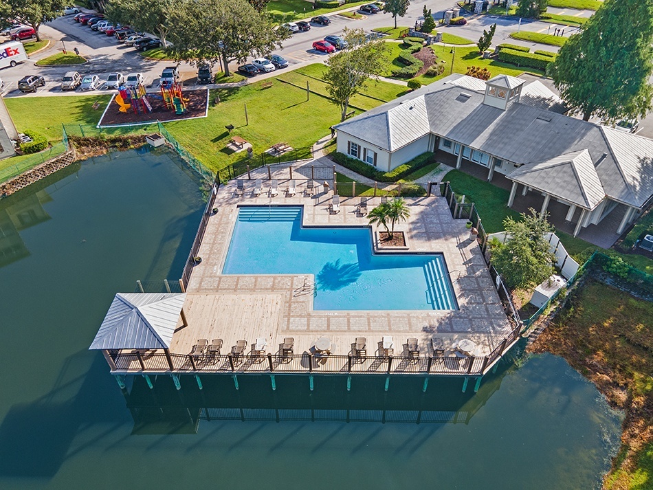 Retreat at Valencia Apartment Homes in Orlando, FL - Foto de edificio