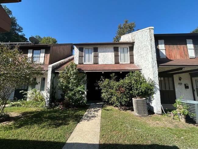 property at 752 Highland Square Dr