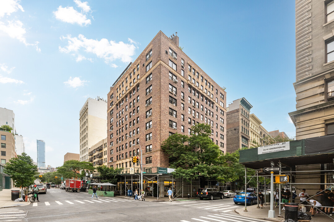 101-103 University Pl in New York, NY - Building Photo