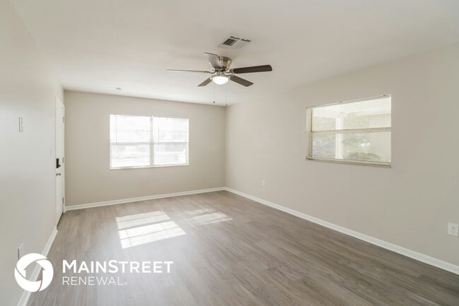 5917 April St E in Lakeland, FL - Foto de edificio - Building Photo