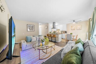 9504 Carroll Canyon Rd in San Diego, CA - Building Photo