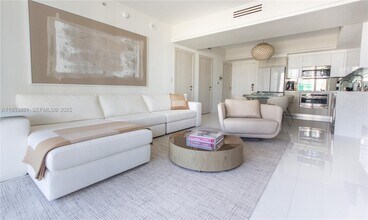 92 SW 3rd St in Miami, FL - Building Photo - Building Photo