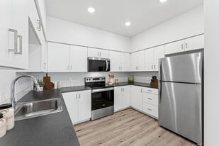 Spring Meadow in Newberg, OR - Building Photo