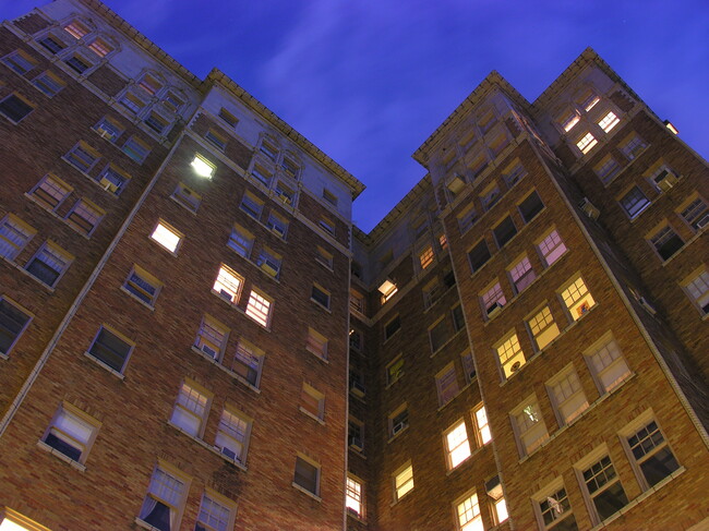 Commodore Condominiums in Louisville, KY - Building Photo - Building Photo