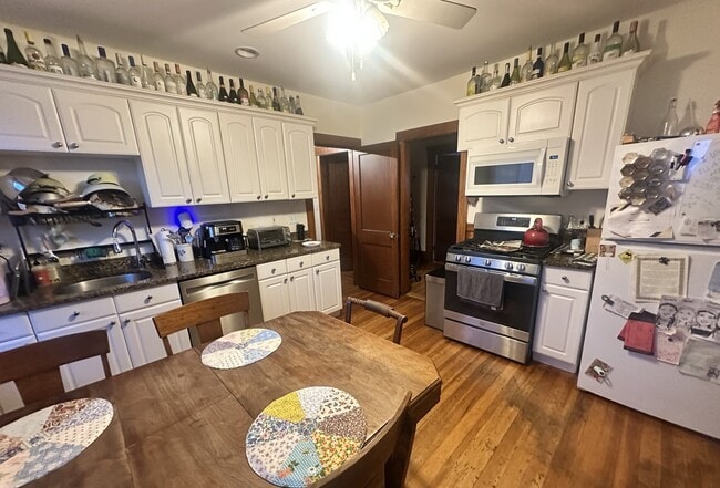 31 Iroquois St, Unit 2B