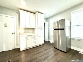 7 Burritt Ave in Stratford, CT - Building Photo - Building Photo