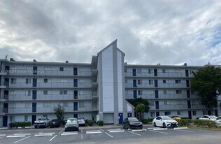8540 N Sherman Cir, Unit 206 in Miramar, FL - Building Photo