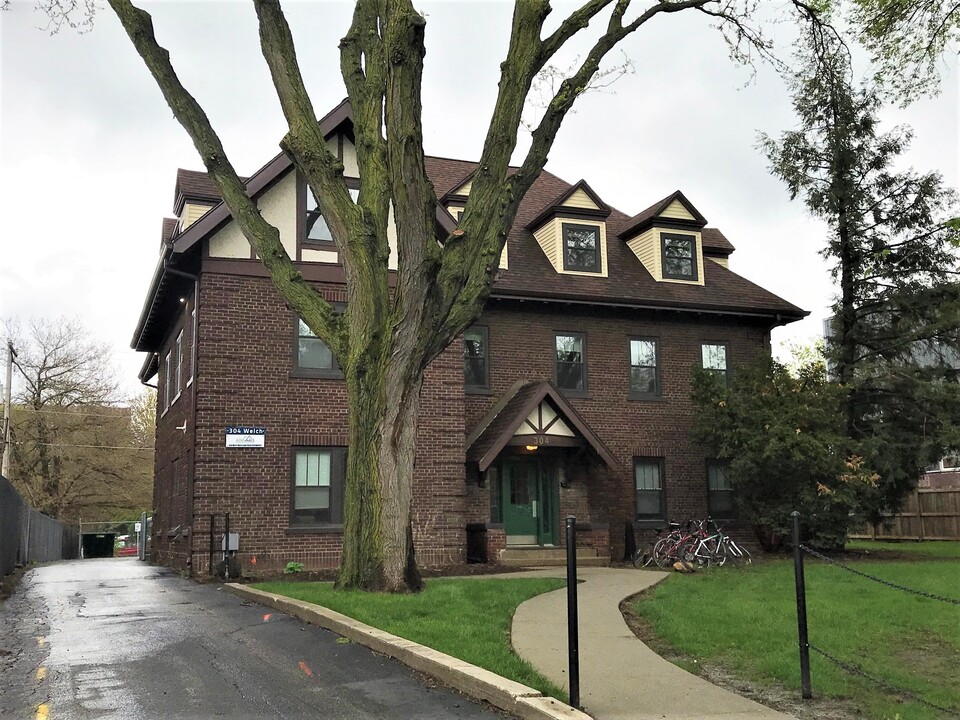 304 Welch Ave in Ames, IA - Foto de edificio